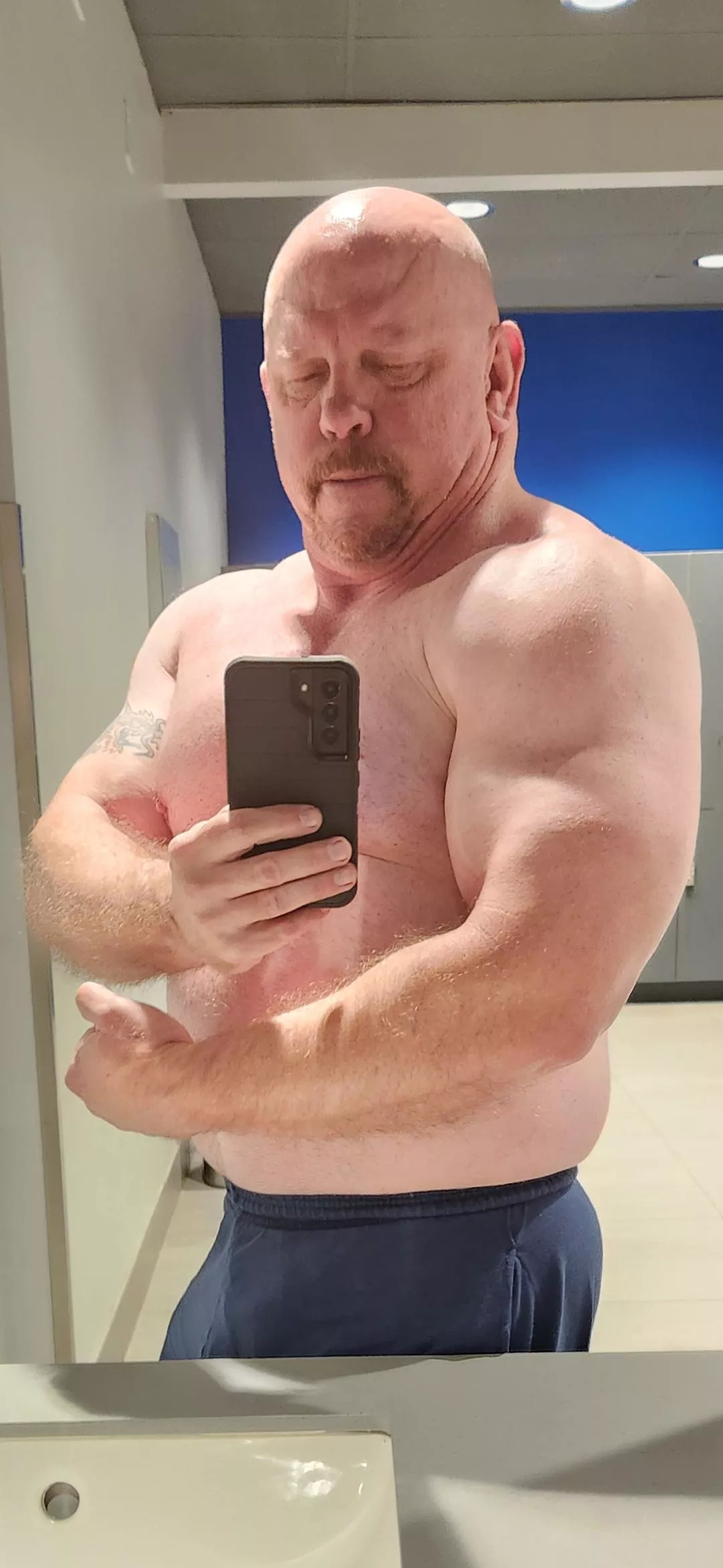 (M) Chest shoulders and tri's