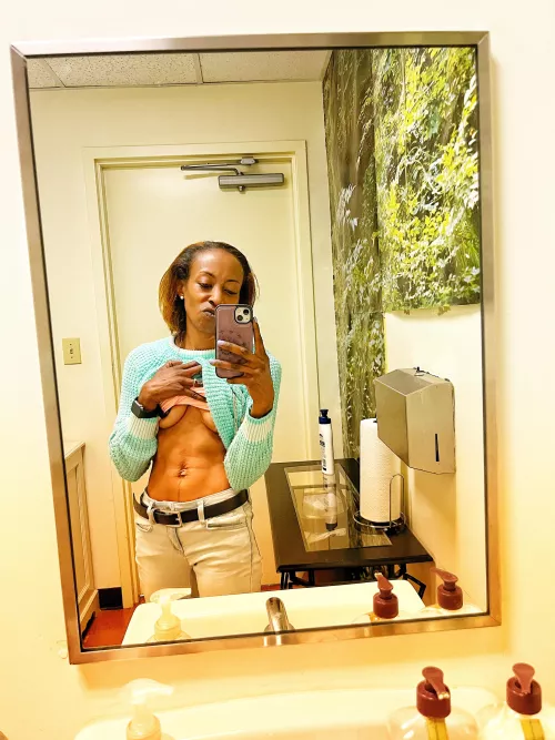 [Mrs] abs coming in nicely 💪🏾