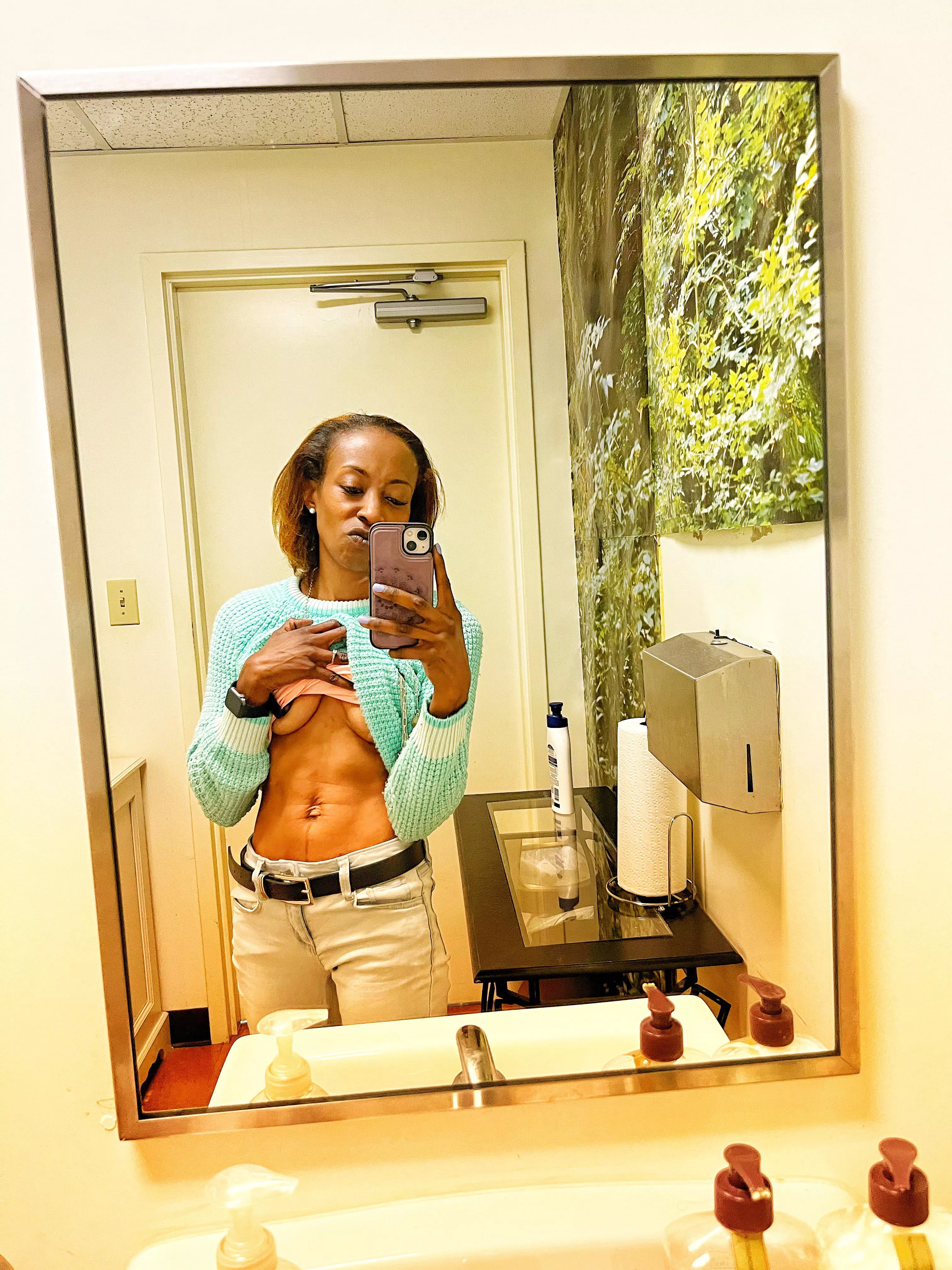 [Mrs] abs coming in nicely 💪🏾