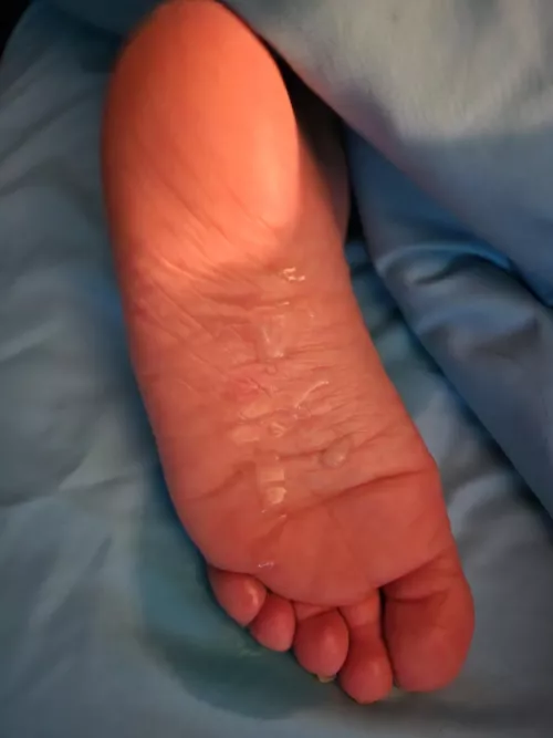 My cum covered lil foot and toes 😋😍