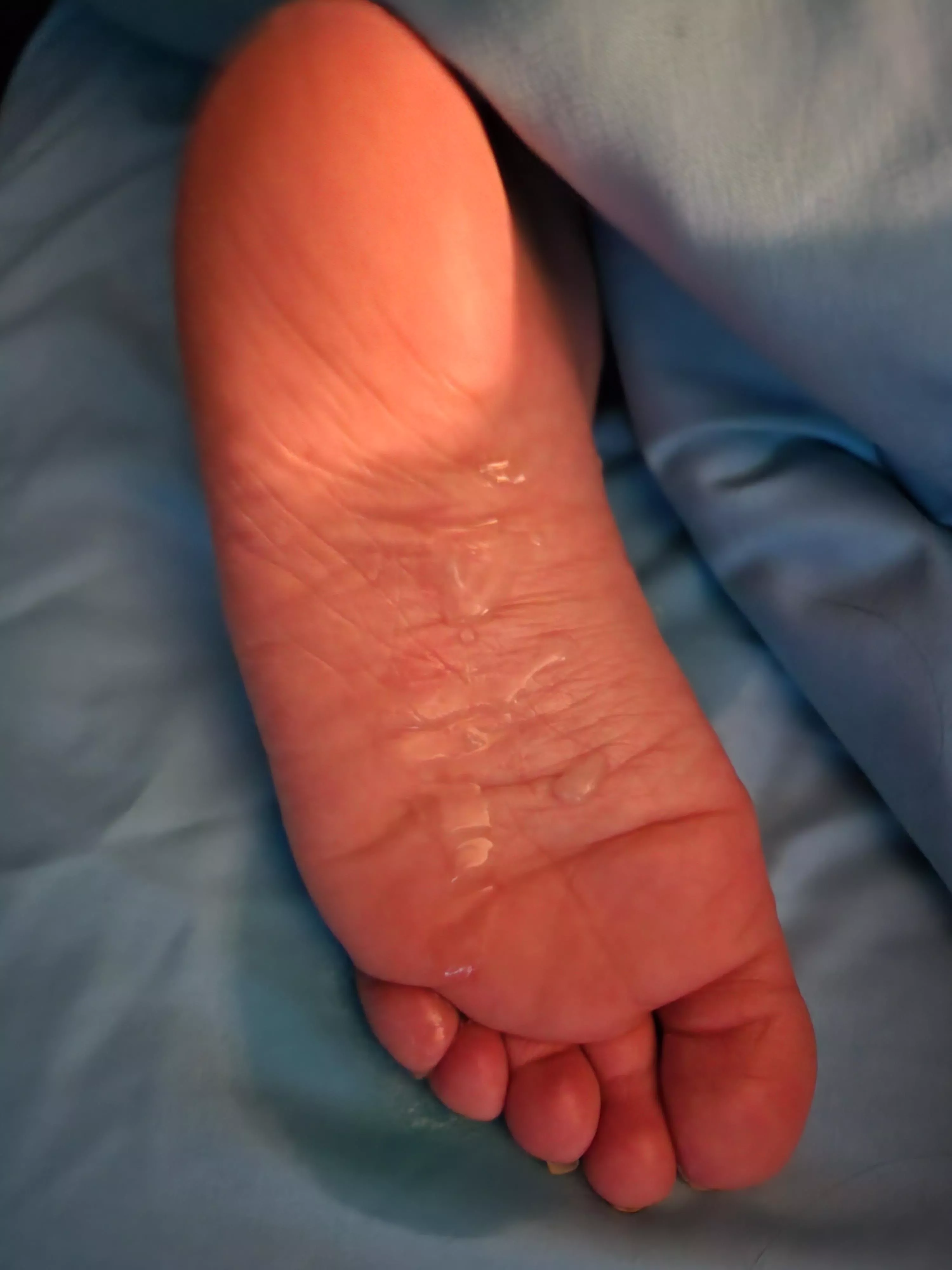 My cum covered lil foot and toes 😋😍