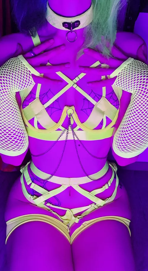 Neon lingerie under UV light pops out my tit tattoos, doesnt it? 💯👽