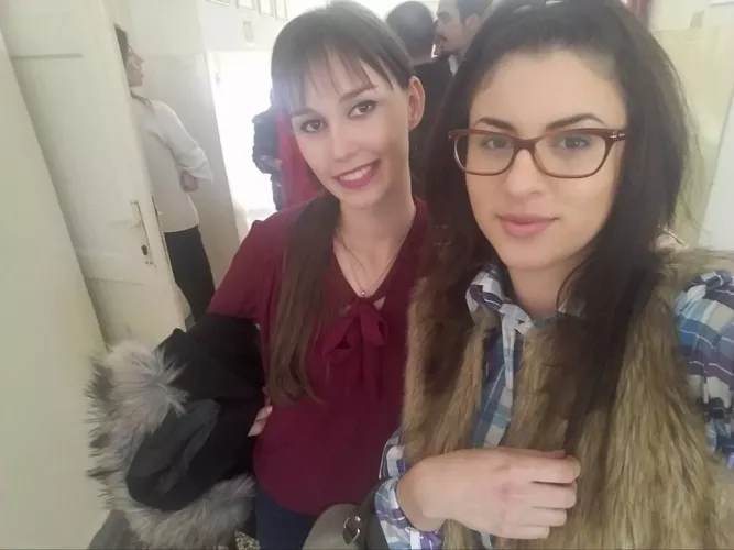 No glasses or glasses?