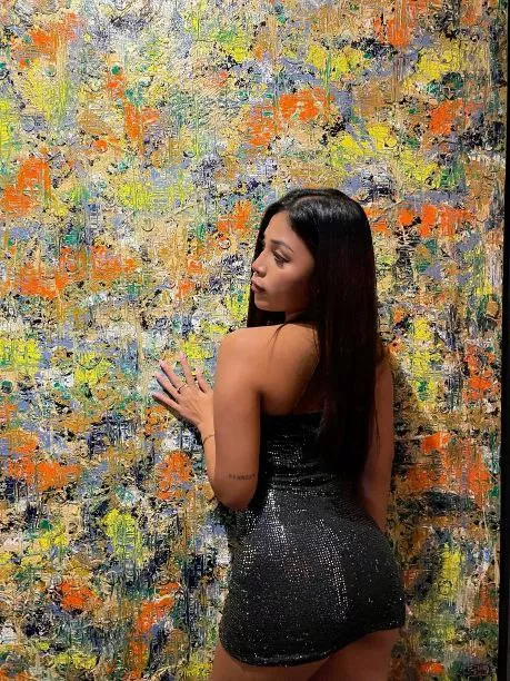 No panties, the only way it should be 😙