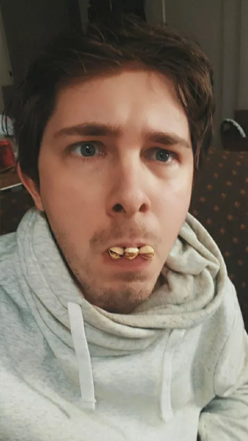 Pistachios VS Peanuts: GO!