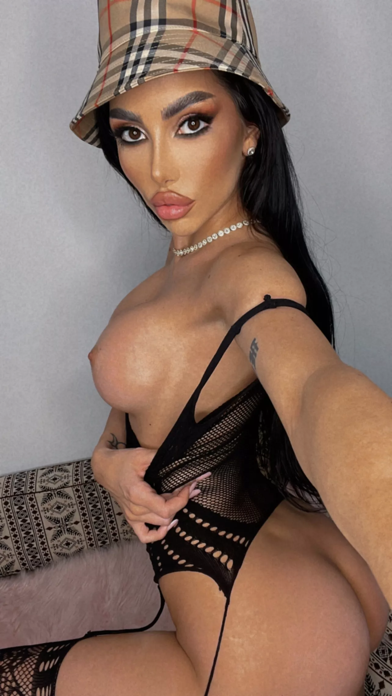 This naughty girl needs a good fucking, don't you agree?🤭