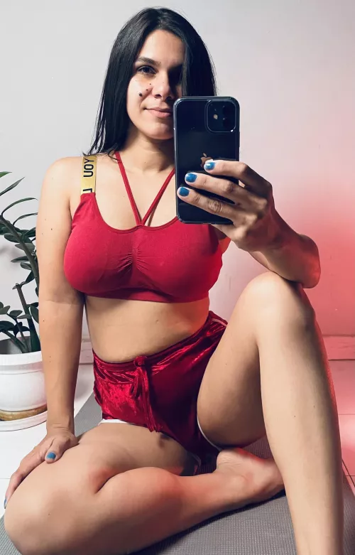 What are your thoughts about me wearing red? ❤️❤️💋