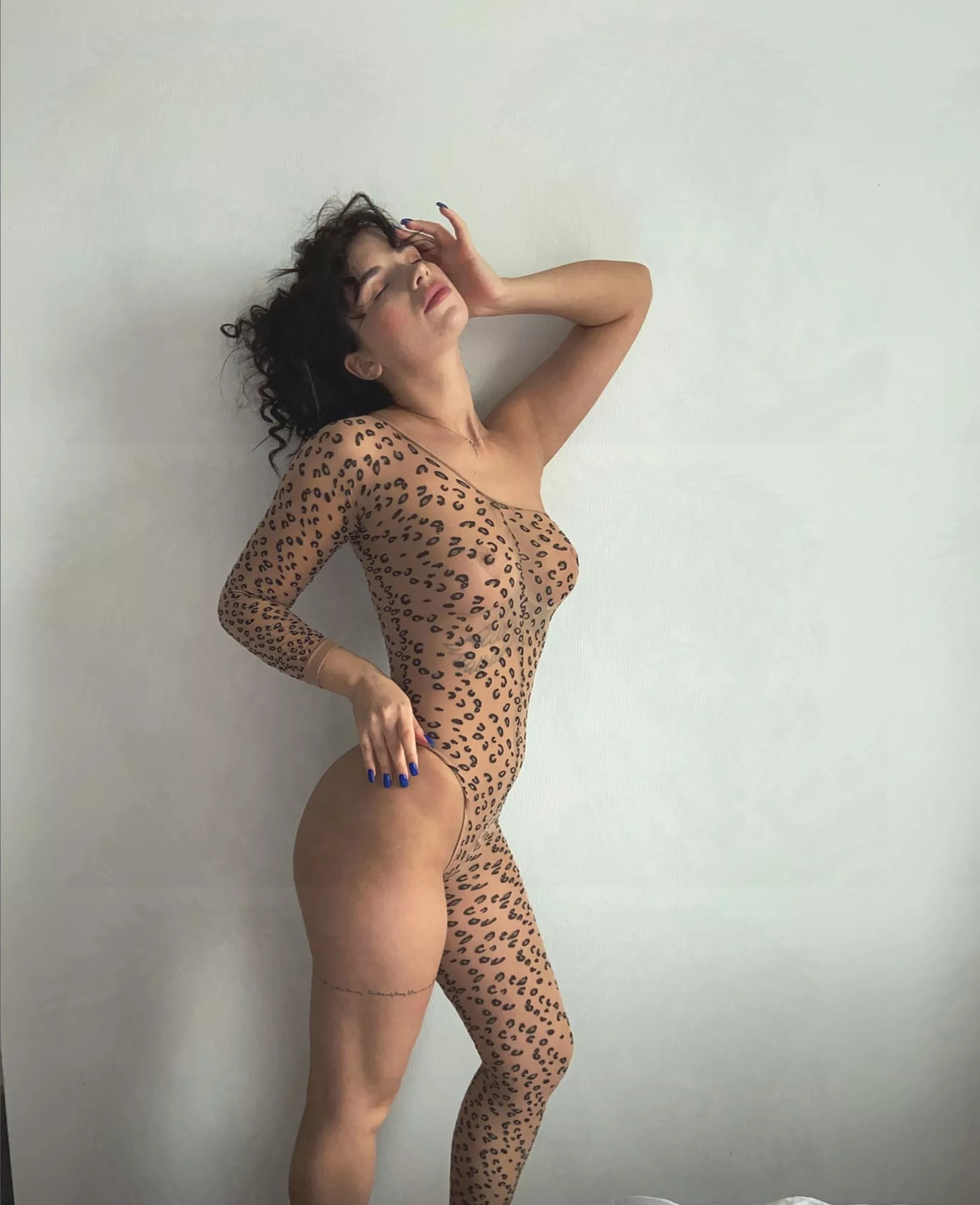 What's Better than a cute girl playing with a Lollipop?