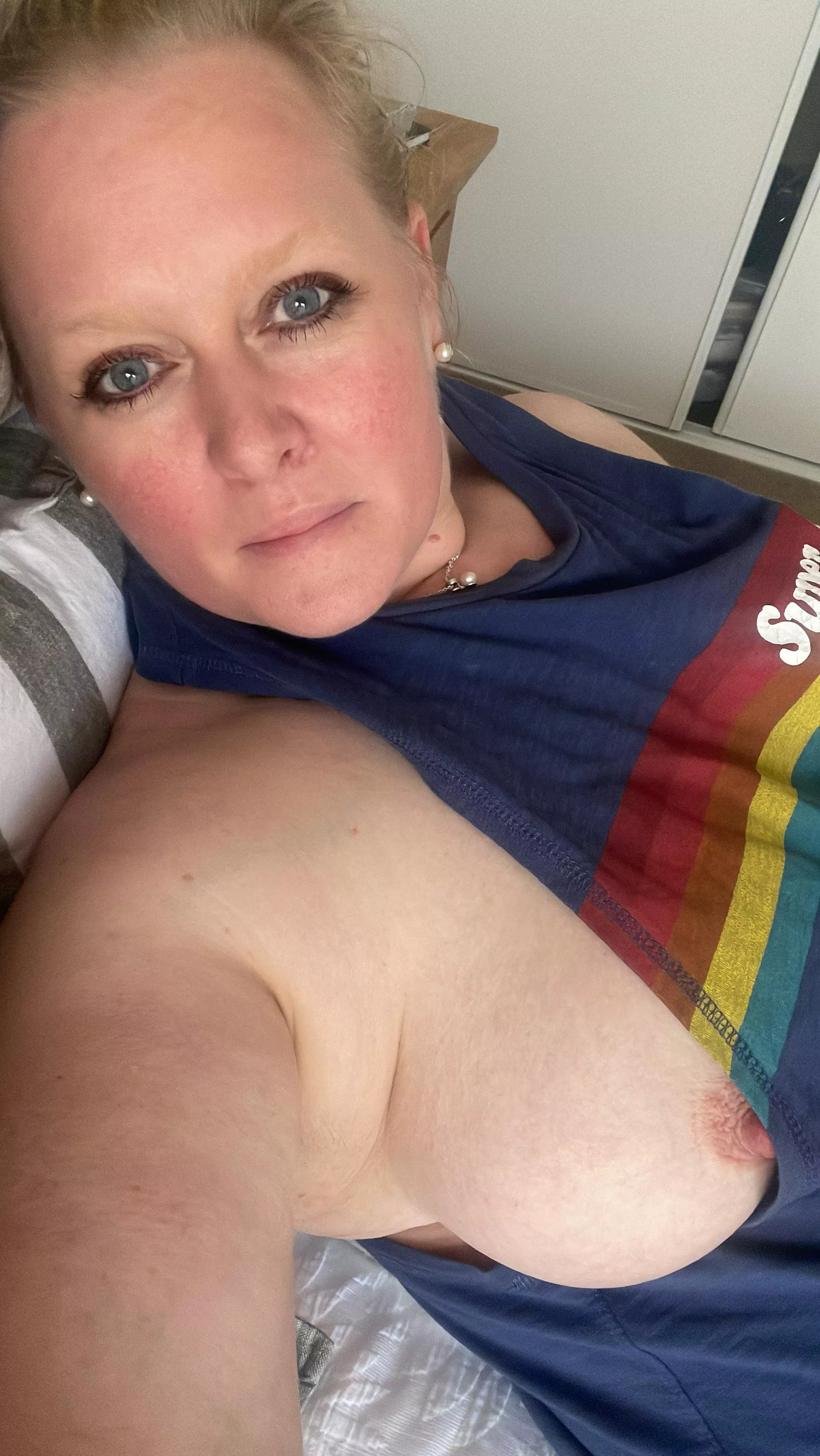 Who doesn’t love a cheeky side boob?