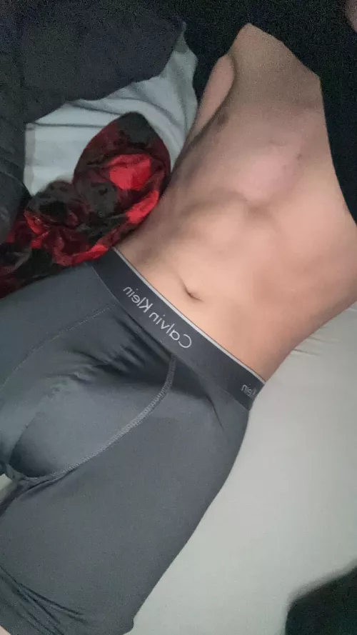 18 hung fit top here looking for bottom twinks add sendp73 on snap for sum fun ;)))