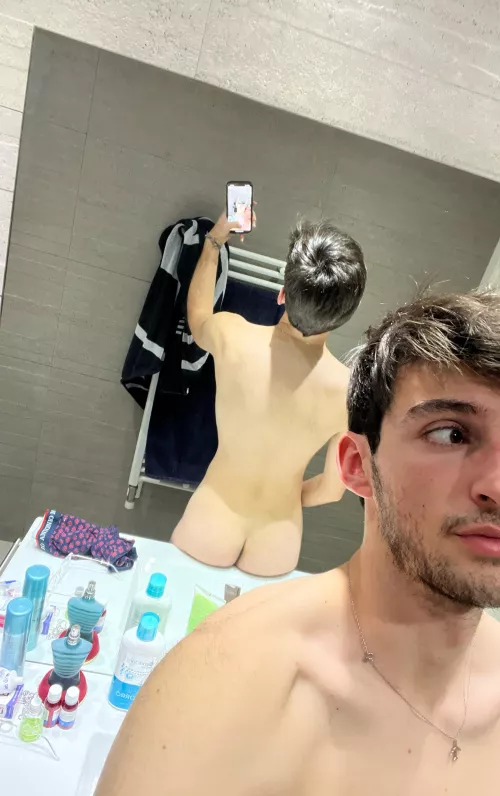 19 spanish fit looking for abs and big bulges hmu with pic @chsa03 on Add pls