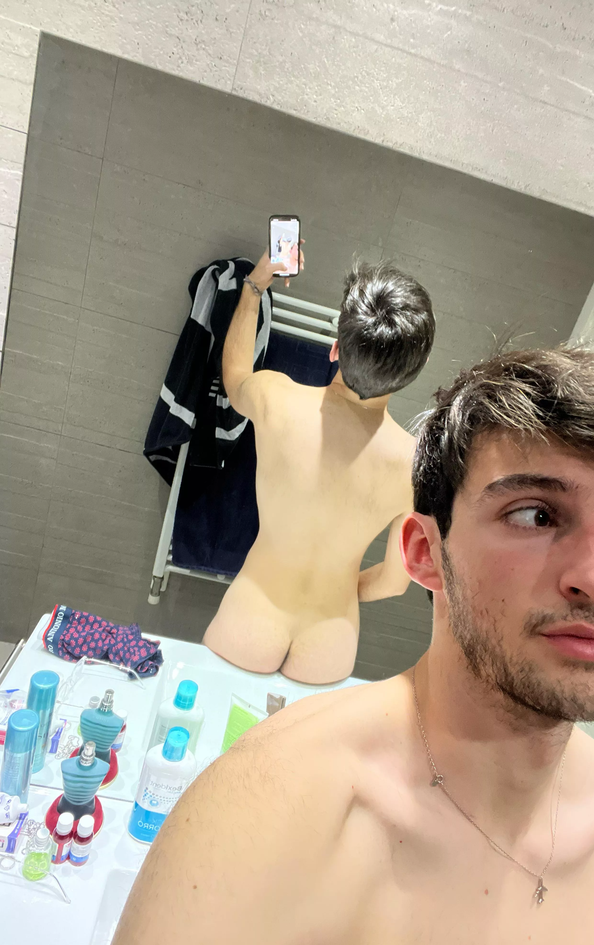 19 spanish fit looking for abs and big bulges hmu with pic @chsa03 on Add pls