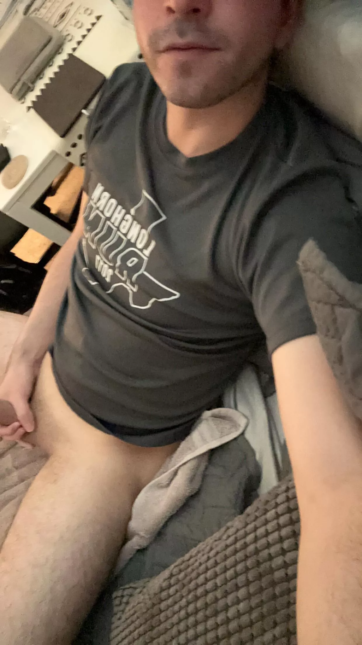 26 Texas, looking to jerk with other hot guys 21-35 who are willing to show face. Live+++. Pics on profile, message me for snap.