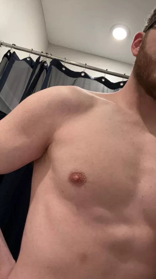 27 dom top Masc dom top looking for bottoms younger than me who are 18+ to show off and play with their holes for me. Be obedient and freaky. Snap: chris_reighto20