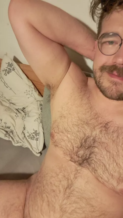 36 big dicked daddy bear looking for a verbal boy (18+) who shows his face. Add daddybear2880