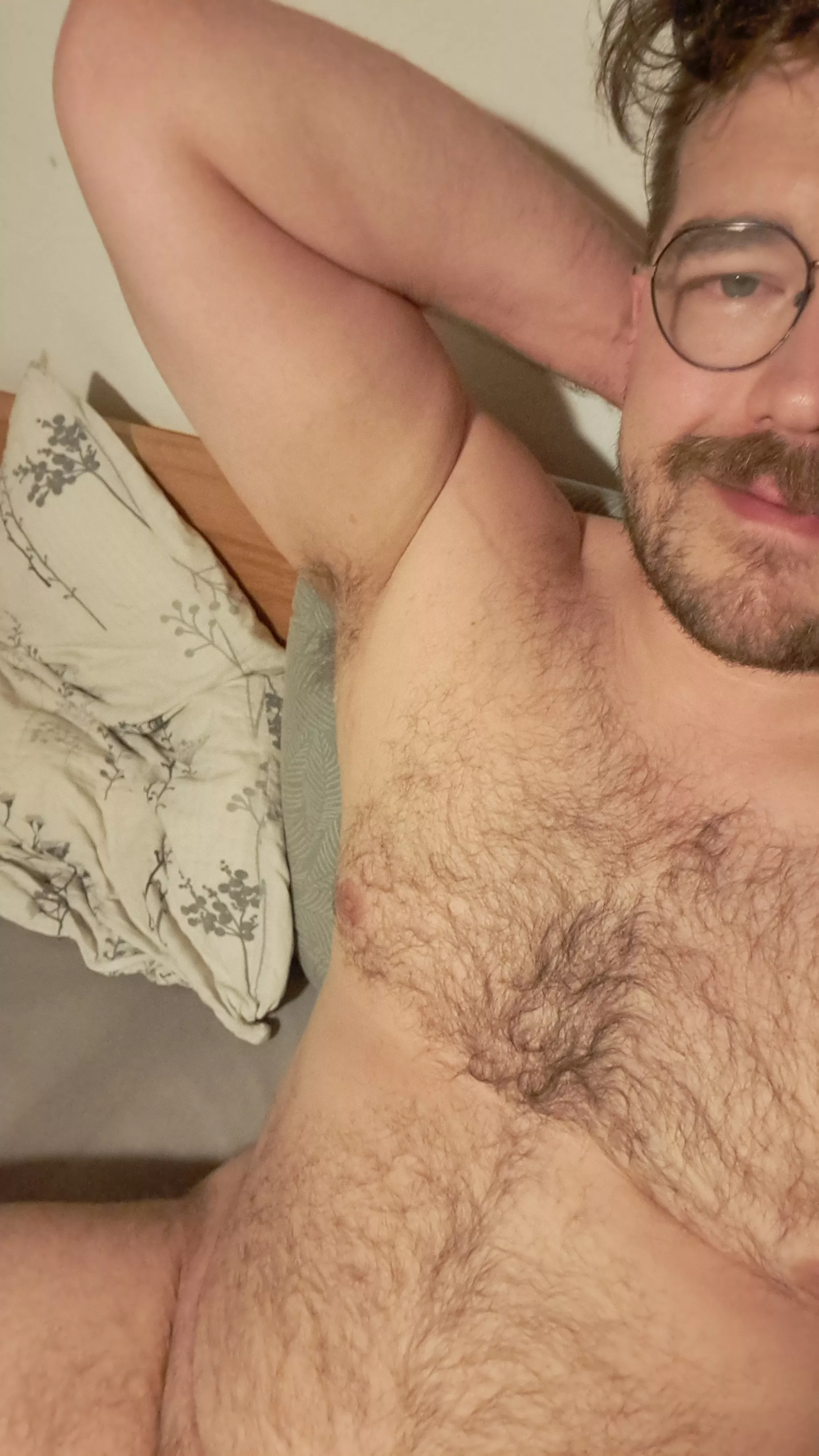 36 big dicked daddy bear looking for a verbal boy (18+) who shows his face. Add daddybear2880