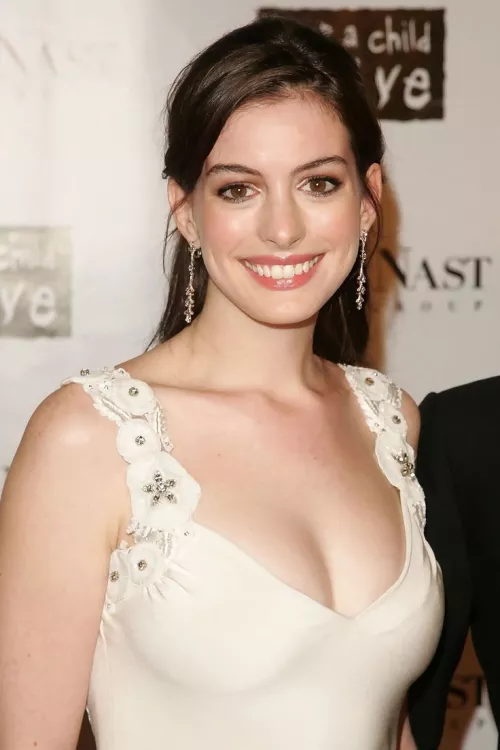 Anne Hathaway.