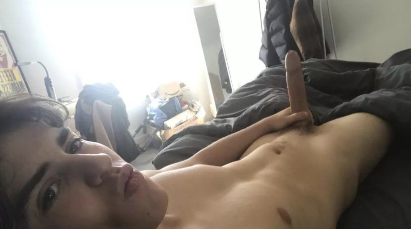 Anyone wanna lend a helping hand?… or mouth i’m not fussy :-) <3