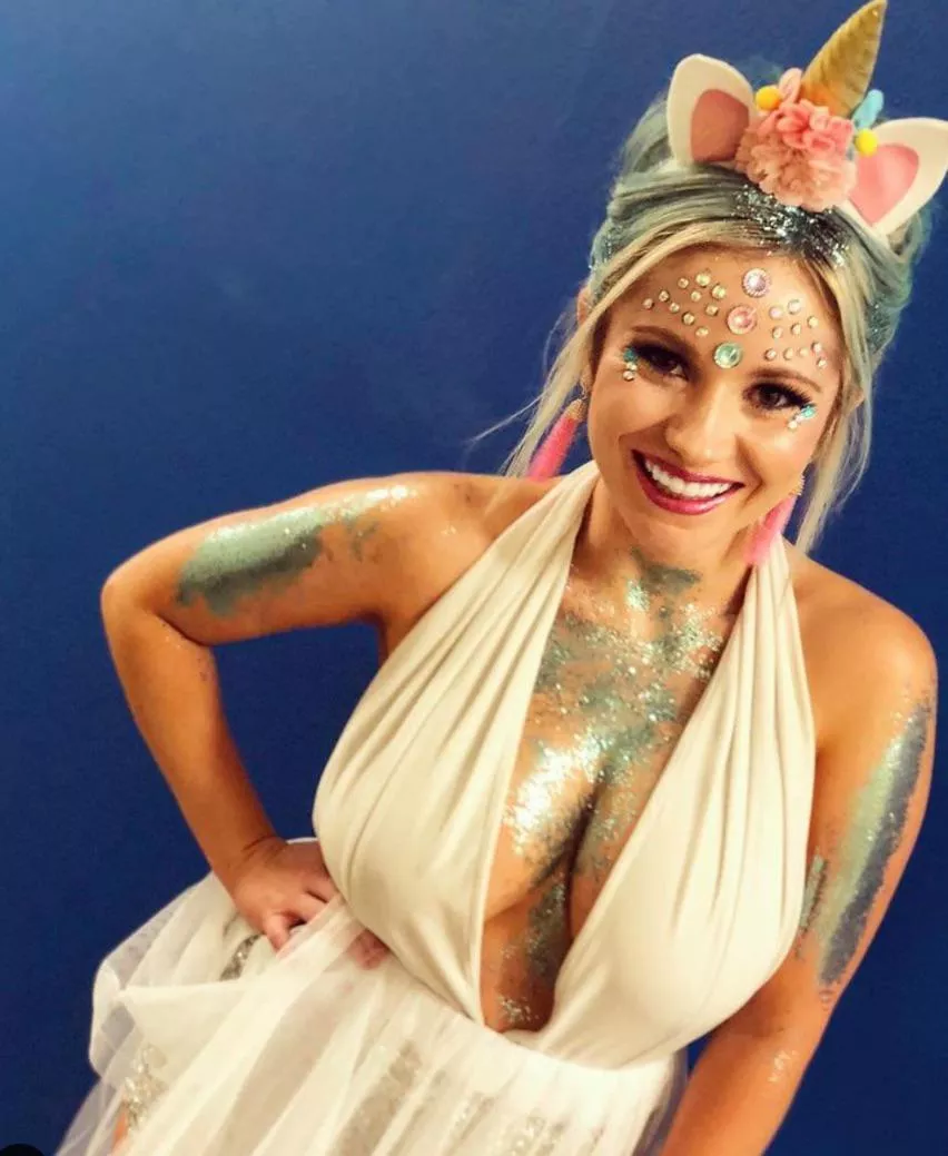 Busty Unicorn slut 🥵🥵