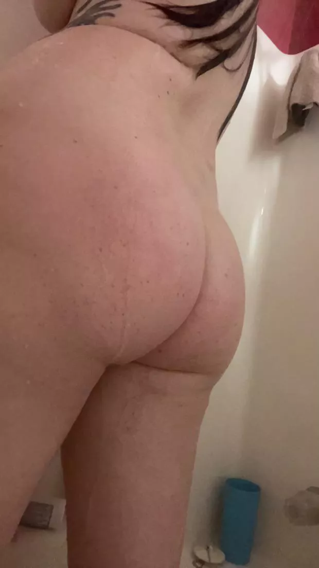 Cum play in the shower with me😏