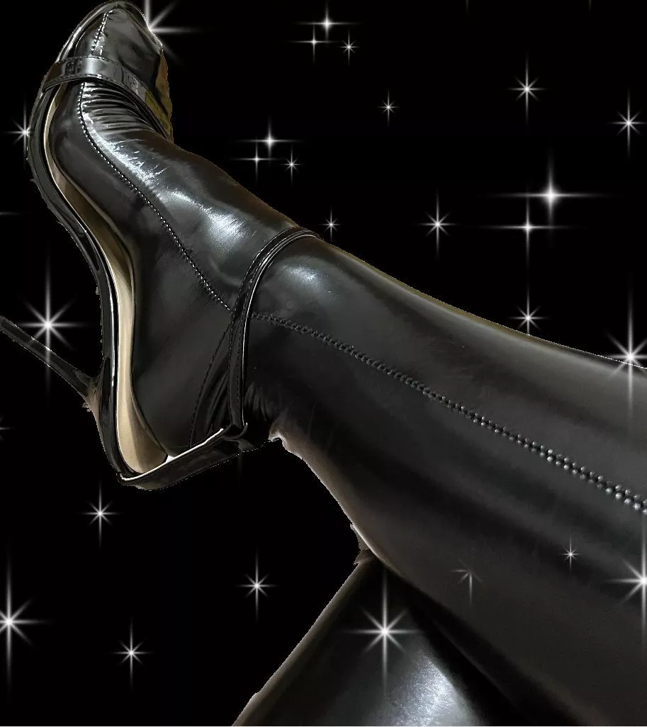 Do ya like my heels? 😋