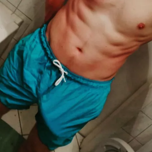 Do you like it when not-so-tight swimming trunks suddenly become very tight? ;)