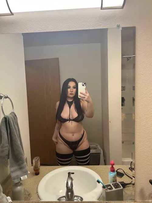 Do you like my thick thighs 😫