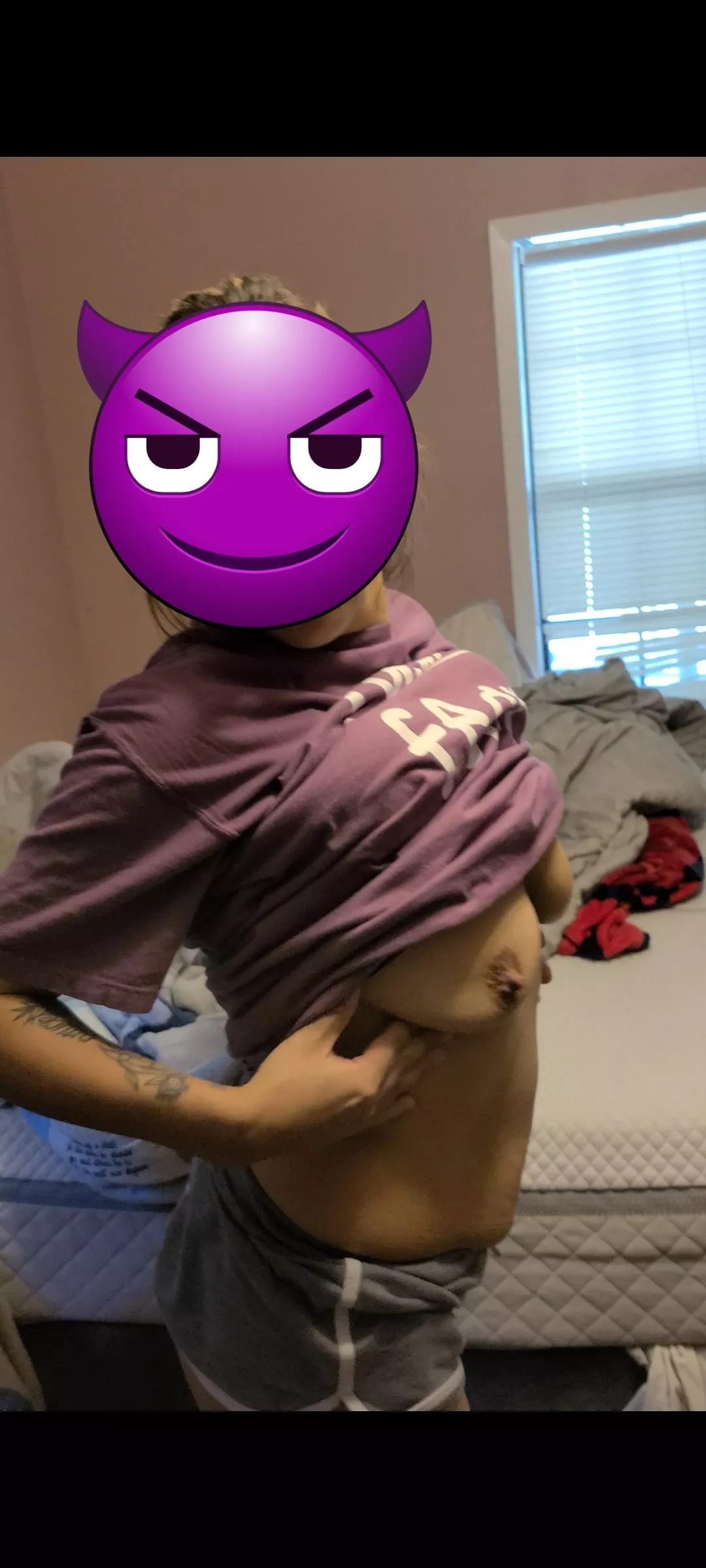 F32 I'm so horny touch me please baby girl