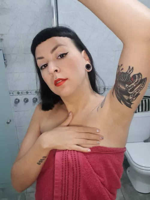 Freshly bathed to be adored 🔥💋