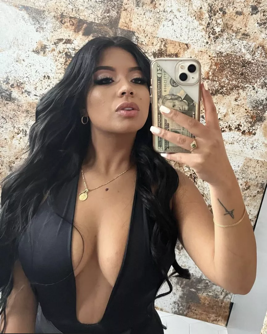 How would you rate this latinas rack?