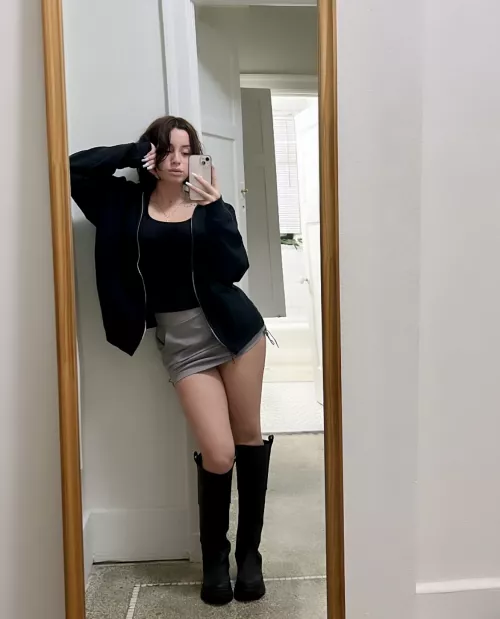 I feel cute in boots <3