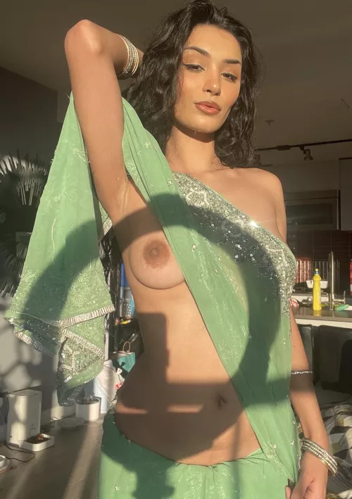 I think all sarees should be worn like this! [F]