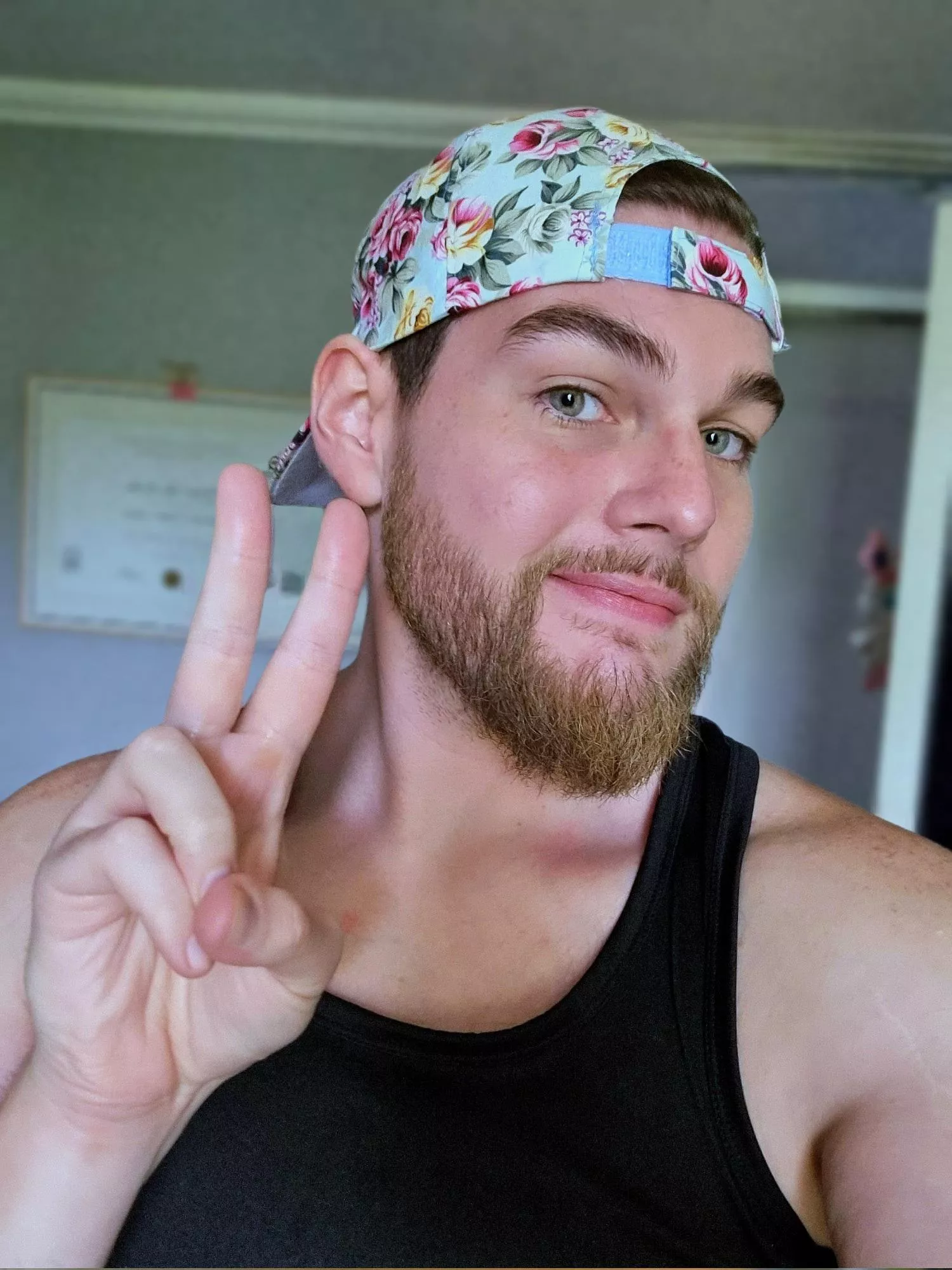 It's been ywars since I've used a hat, hope you guys like it, as I feel bonita