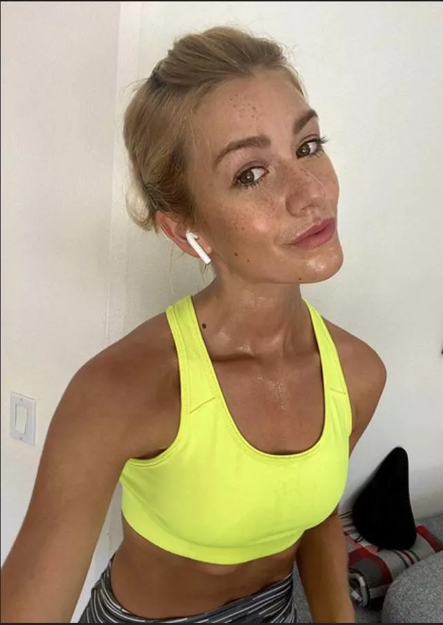 Katherine Mcnamara 🤤