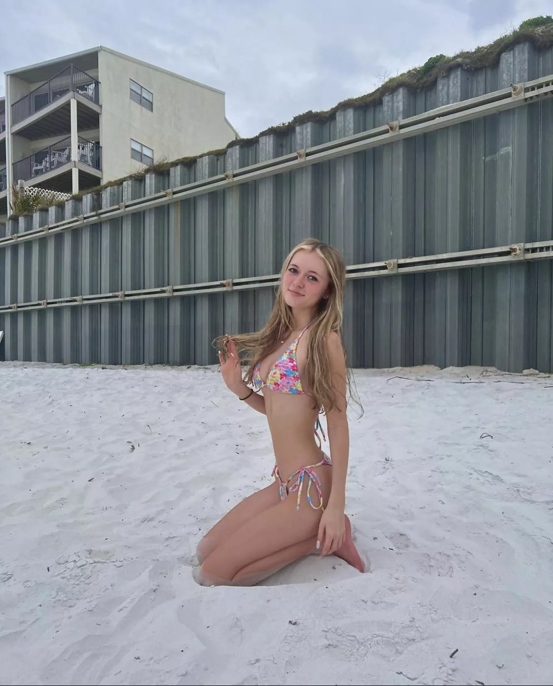 Kneeling in the sand IUTR