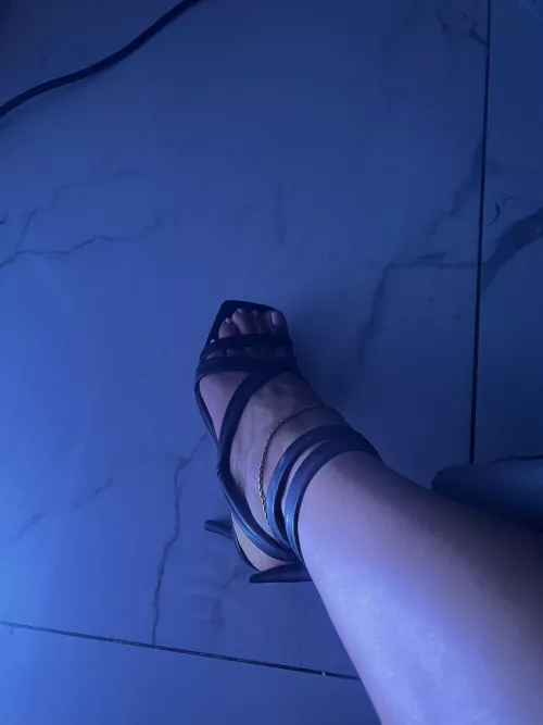 Love a good strappy pair