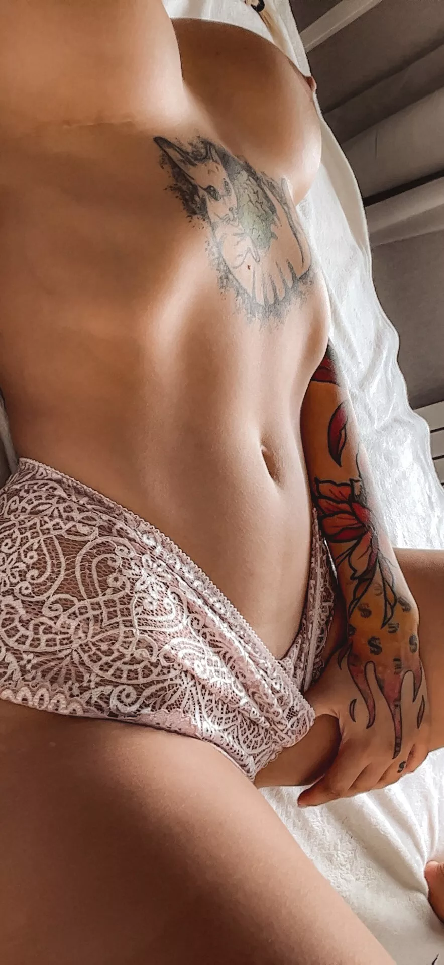 my tummy loves a man's hands [IMG]