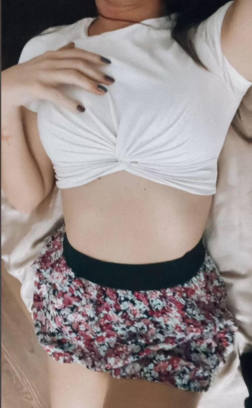 Some people enjoy sweater weather, but I dig the summer vibes (f)