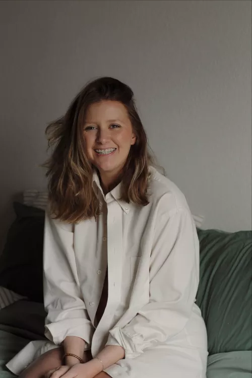 very much girl next door energy 😏