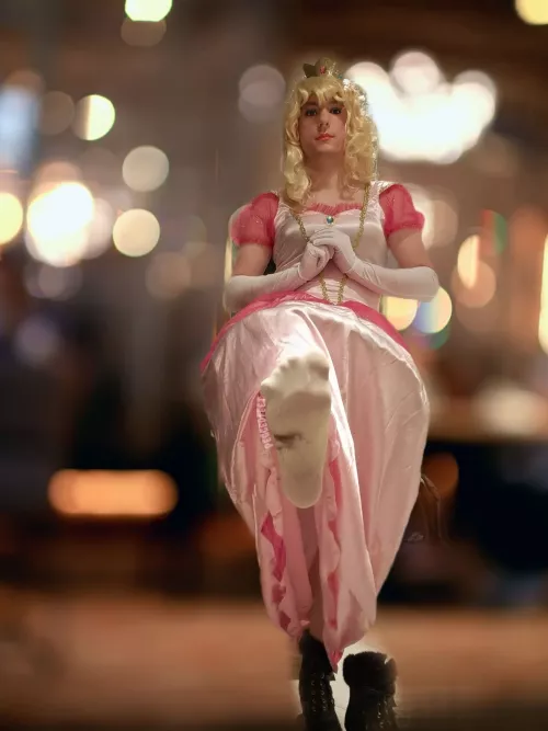 You should really keep the feet of your princess clean 😒