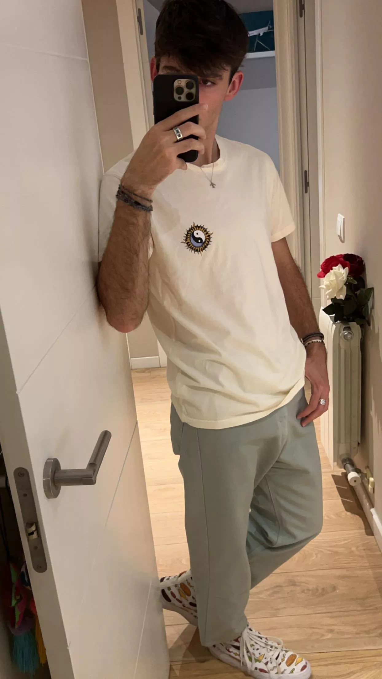 19 spanish fit looking for abs and big bulges hmu with pic !! My last account was blocked @chsa03 —> @chasar03 Add me again