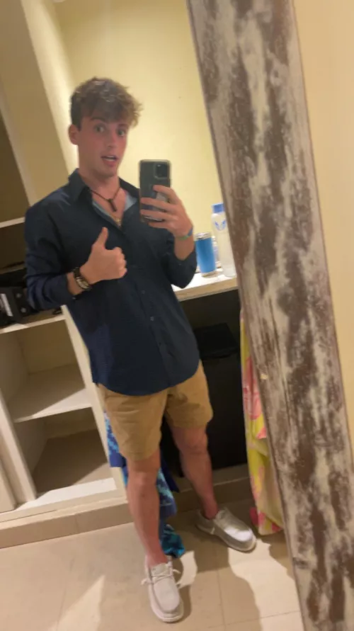 19 straight jock horny asf. does anyone have poppers?? i want to see someone using them so bad. hmu for snap if you have a popper