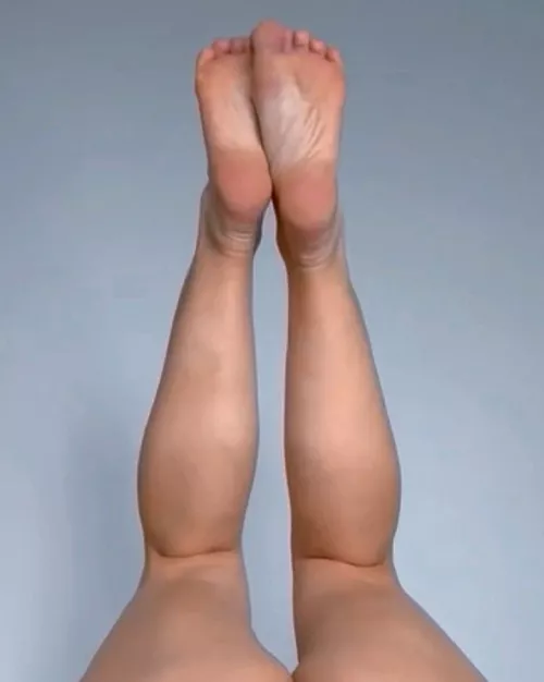 35F first time poster with little feet :)