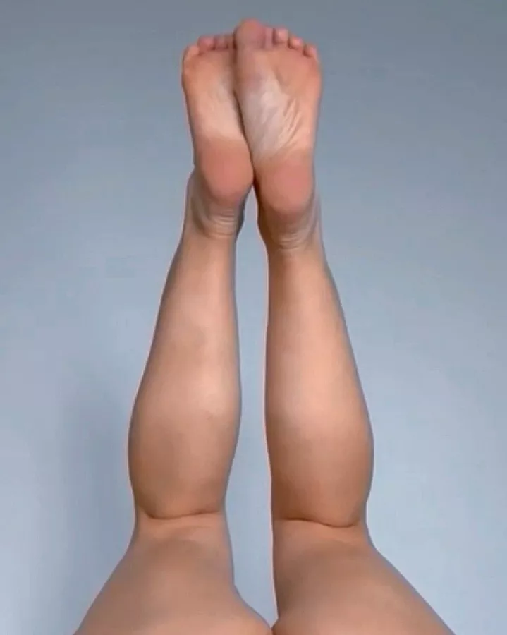 35F first time poster with little feet :)