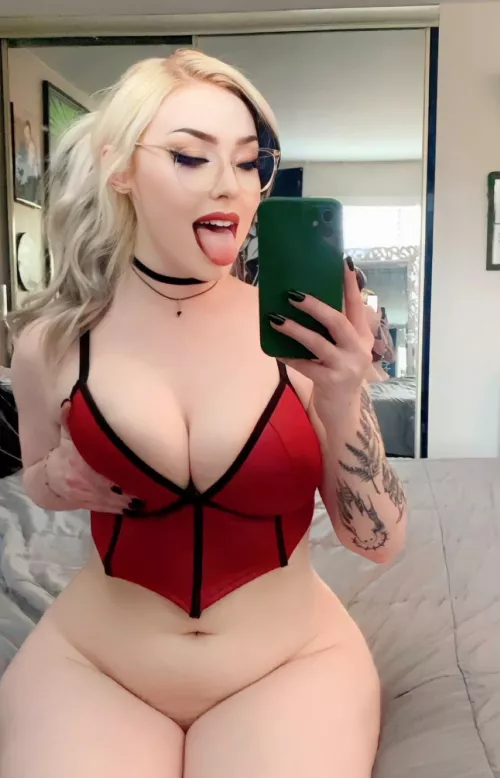 A wild succubus appeared!❤️