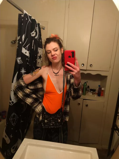 After *such* a long day dealing with your boring ass family, those eggs must be getting pretty swollen.. Mommy can fix that. 🥚🥚🥵