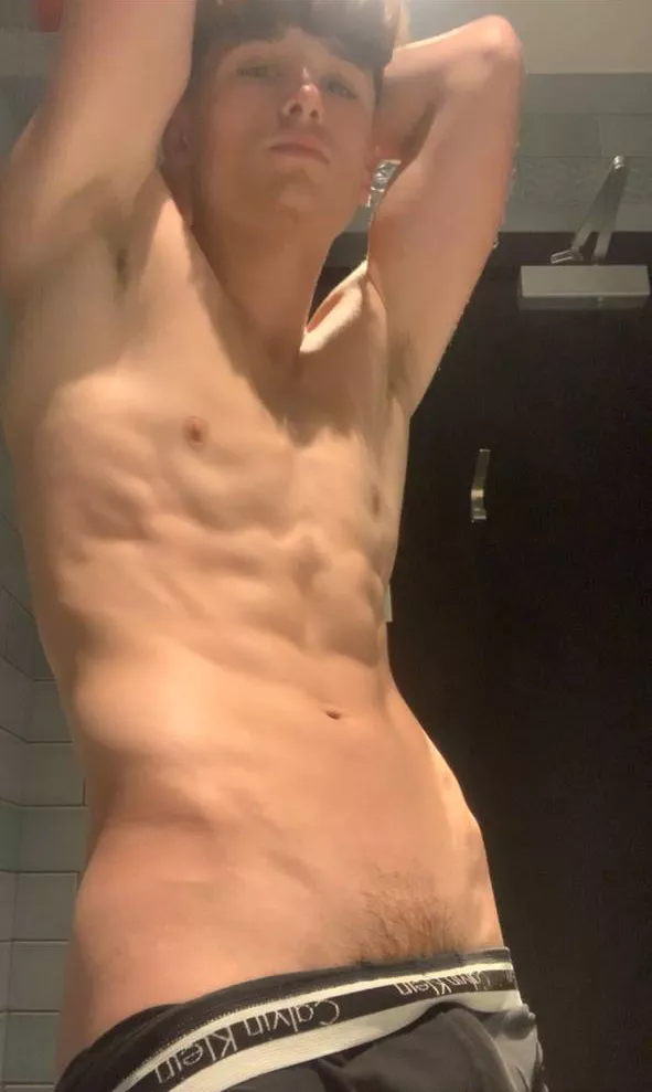 Alpha male body 💪🏻💪🏻