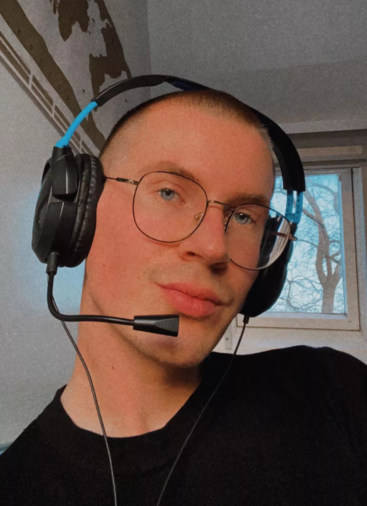 Easter Day off means egg-stra gaming time🐣 who else is on? :)