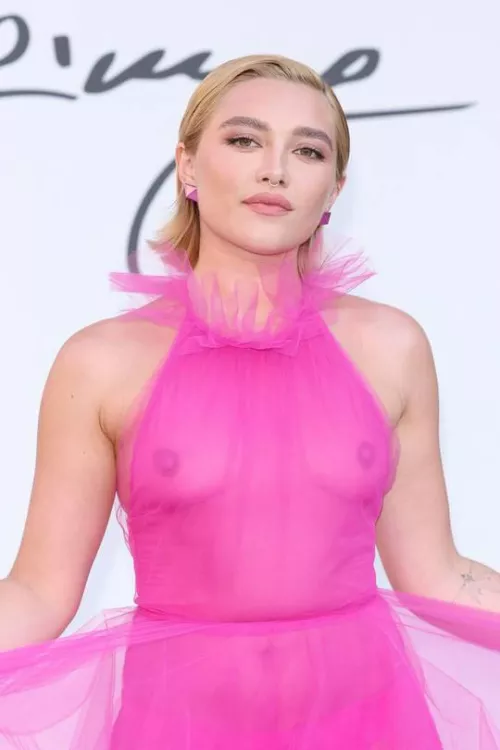 Florence pugh tits