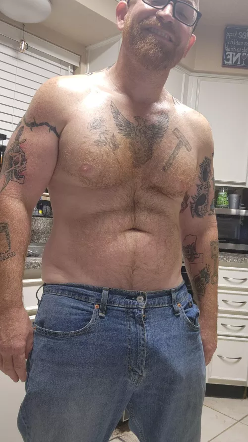 Ginger chest hair for your Monday morning